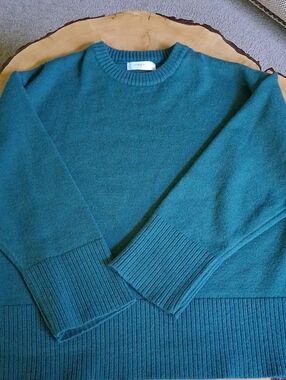 Jon & Anna Emerald 📗Green Crewneck Sweater